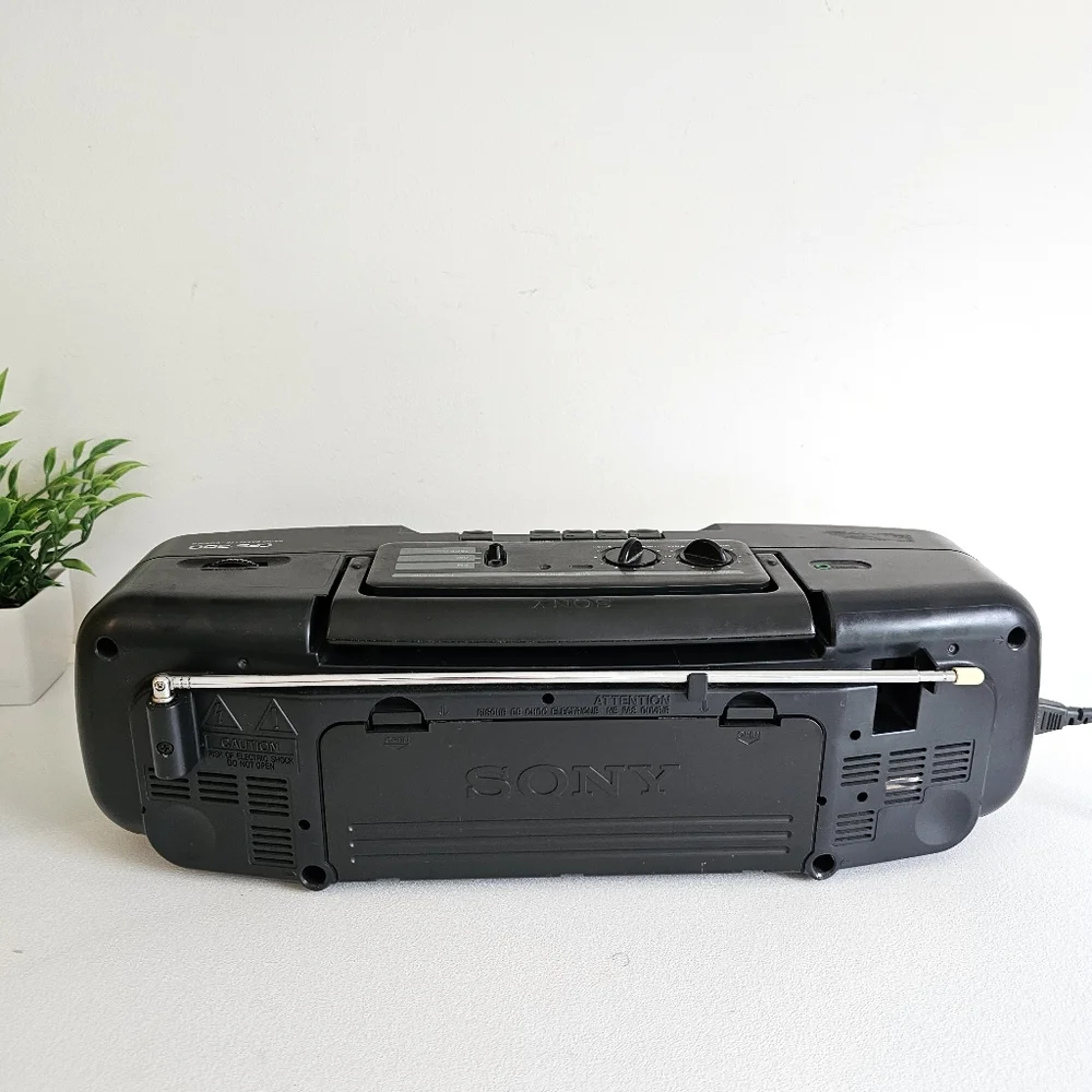 Sony CFS-200 Portable Black Boombox, Stereo Tape Player, Non Working Cassette
